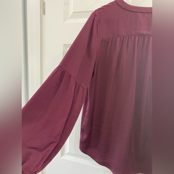Women's Lantern Sleeve Tunic Blouse Flowy Tieing V Neck Loose Wine Color Size S - Picture 3 of 7